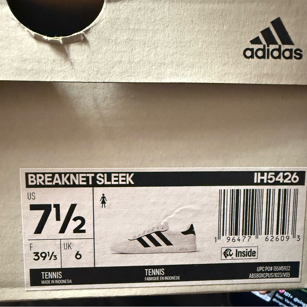 NEW Adidas Classic White and Black Trainers - Picture 8 of 8